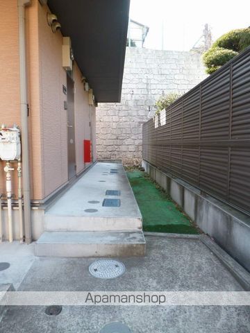 ドミール六浦東の玄関写真