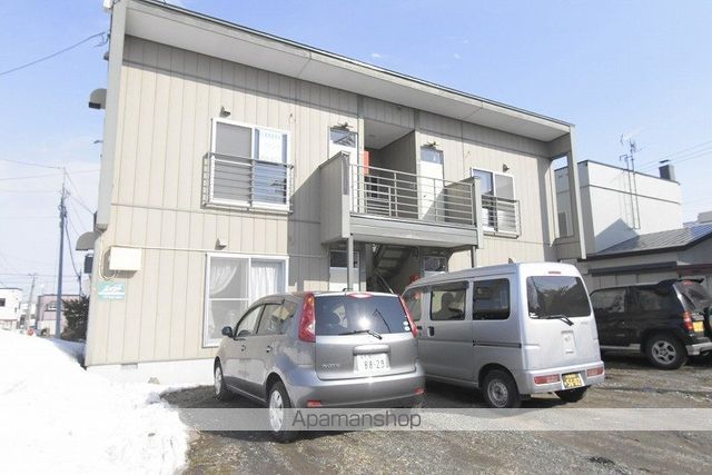 西岡コーポラスの外観写真