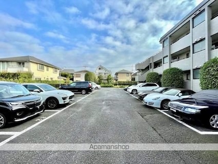 レジディア吉祥寺[2DK/45.05m2]の駐車場2