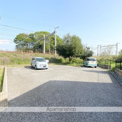 メゾンドラスリーズ[1K/26.25m2]の駐車場