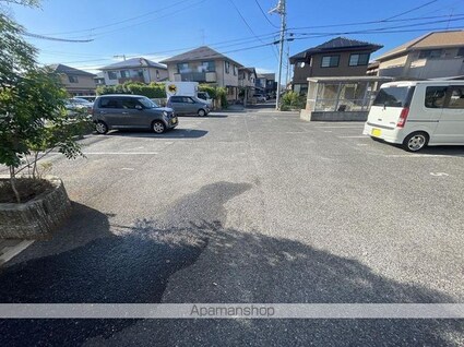 レオパレスひまわり[1K/22.35m2]の駐車場2