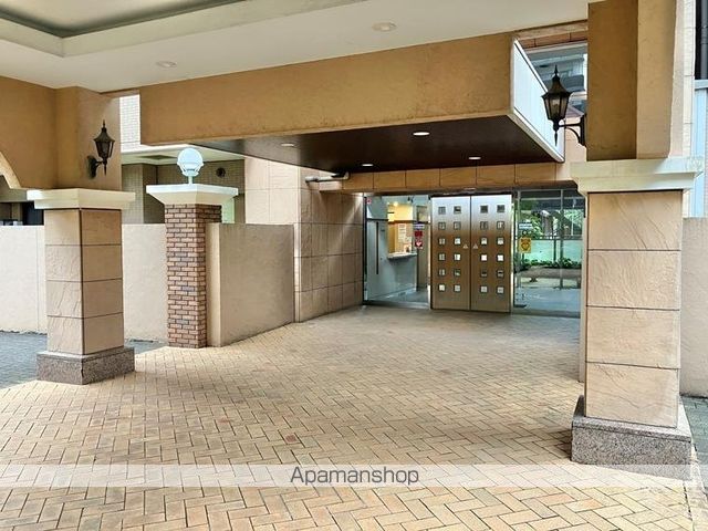 グランヒルズ本八幡の玄関写真