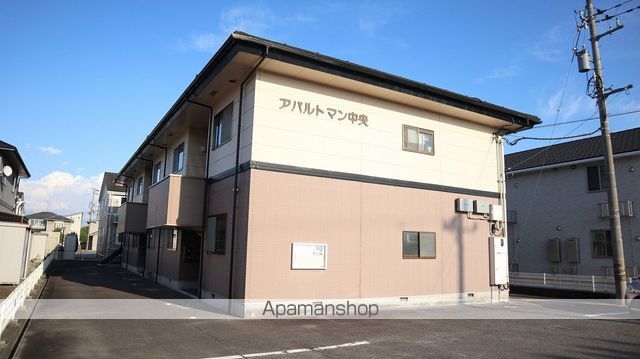 アパルトマン中央の外観写真
