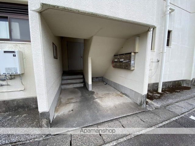 クレシェンテ恒久の玄関写真