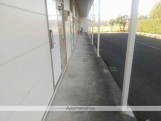 レオパレスデルニエKIIの玄関写真
