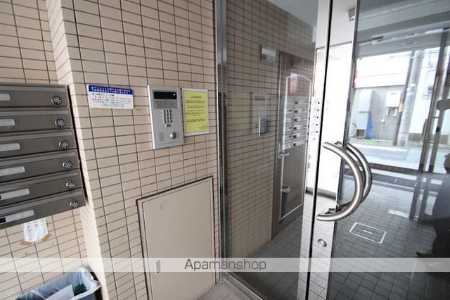 メインステージ新中野の玄関写真