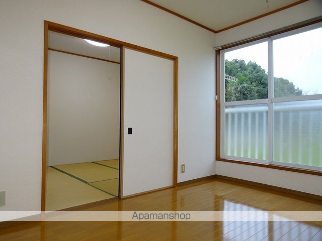 レヴール綾田A棟の内装写真