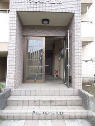 クレスト西添の玄関写真