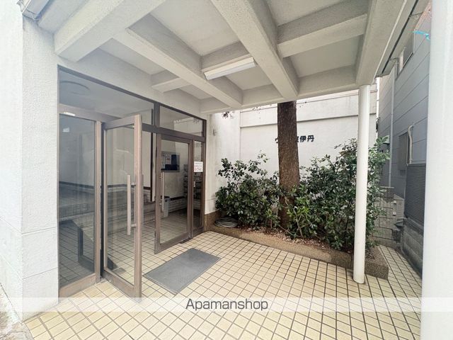 ヴィラ東伊丹の玄関写真