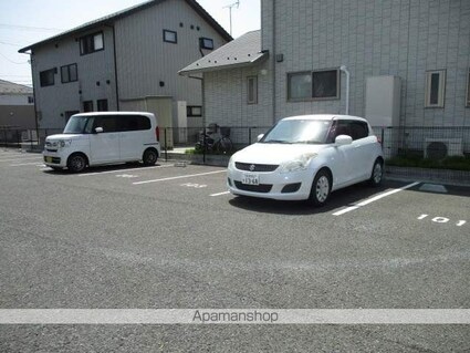 メゾン高屋敷[3K/55.48m2]の駐車場