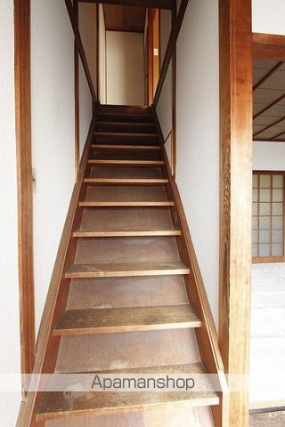 呉市 2階建 築47年の内装写真