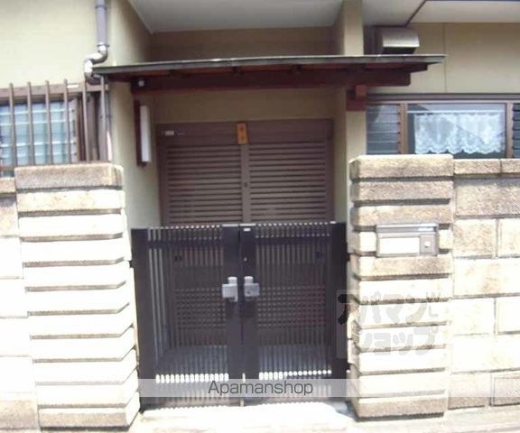 京阪電気鉄道京阪線 墨染駅 徒歩5分 2階建 築36年の玄関写真