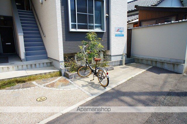 シャイニーハウスの外観写真