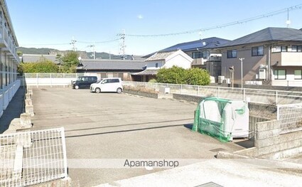 和歌山県和歌山市楠見中[1K/26.08m2]の駐車場
