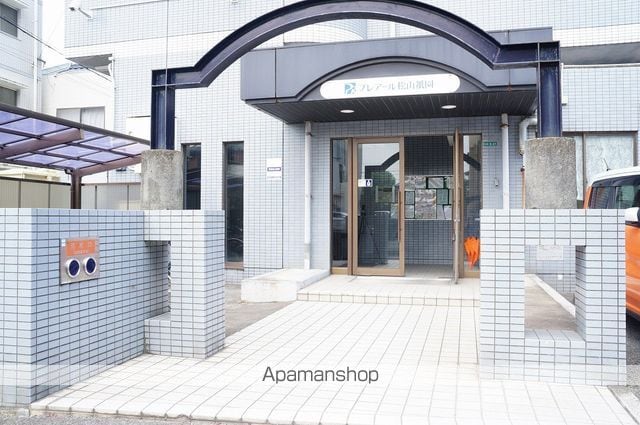 プレアール松山祇園の玄関写真