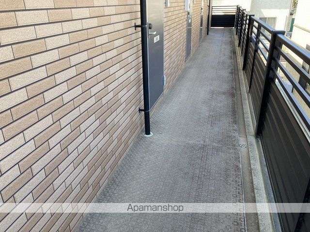 グリーンヴェール岡駅前の玄関写真