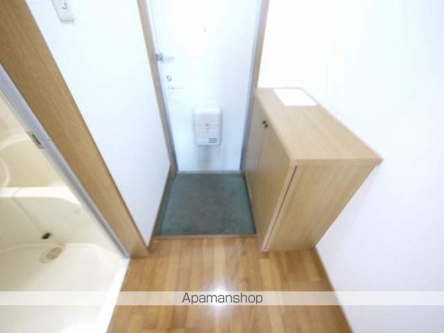 クラスターの内装写真