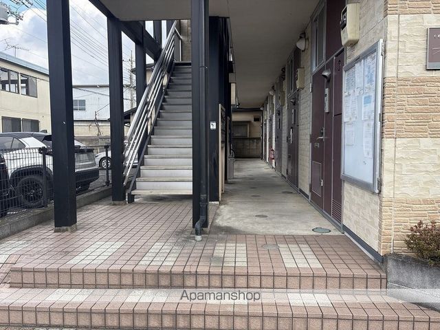 レオパレスアミーの玄関写真