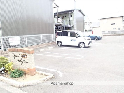 ルピエ中島[1K/31.77m2]の駐車場3