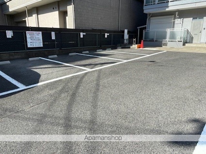 滋賀県近江八幡市鷹飼町[2LDK/54.6m2]の駐車場2