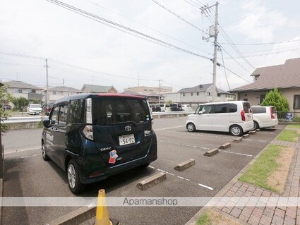 シャーメゾン神辺　Ｂ棟[1LDK/46.45m2]の駐車場2