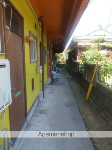 西山アパートの玄関写真