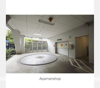 コンフォリア三田ＥＡＳＴ[1K/25.25m2]の駐車場3