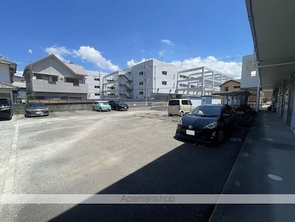 レオパレスロイヤル[1K/20.28m2]の駐車場1