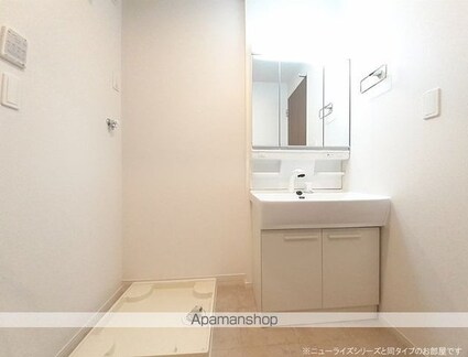 フリッシュ　Ｈ[1LDK/50.01m2]の洗面所