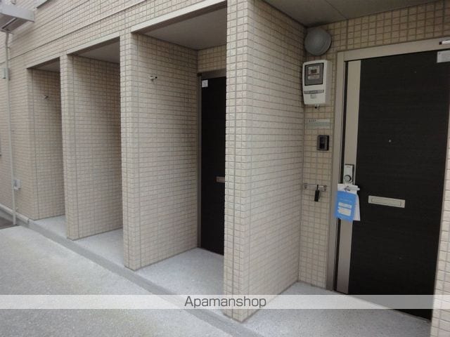 シャンブル・ド・シャルマン B棟の玄関写真