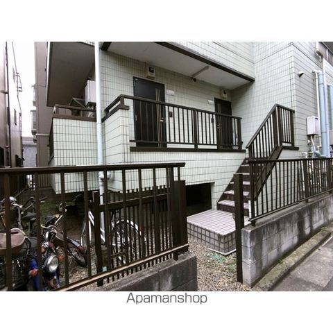 小茂根ビルの玄関写真