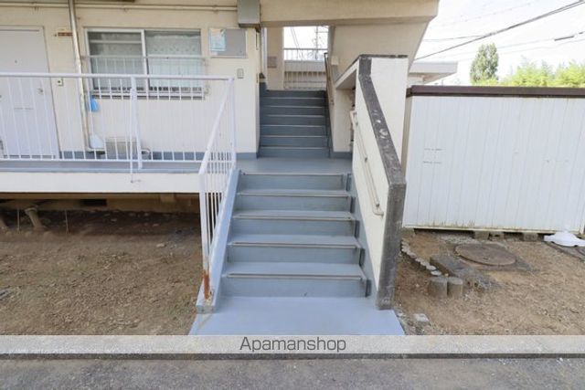 ビレッジハウス小中台2号棟の玄関写真