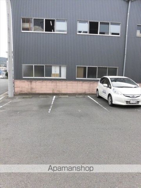 和歌山県和歌山市小雑賀[1DK/33.73m2]の駐車場1