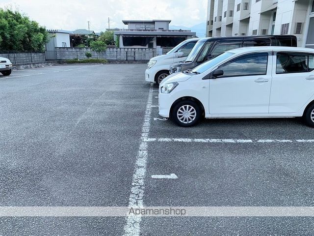 レオパレス八幡[1K/21.06m2]の駐車場