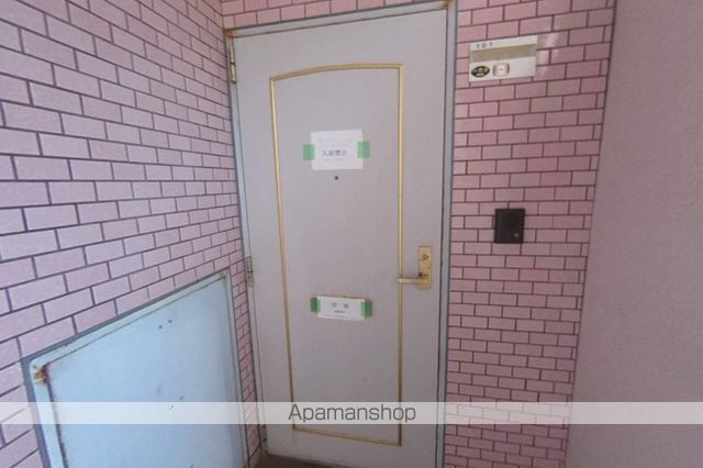 エクセリア駅南の玄関写真