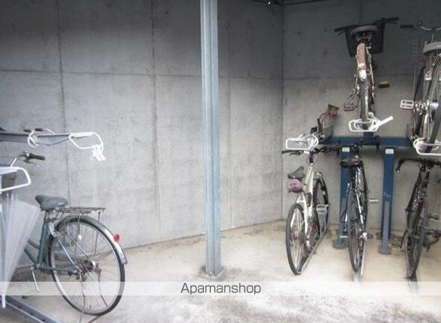 アビタシオン根岸IIIの玄関写真