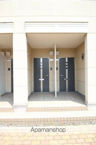 岡山市南区 2階建 築16年の玄関写真