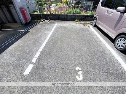 メゾンマキシム[1K/33.11m2]の駐車場1