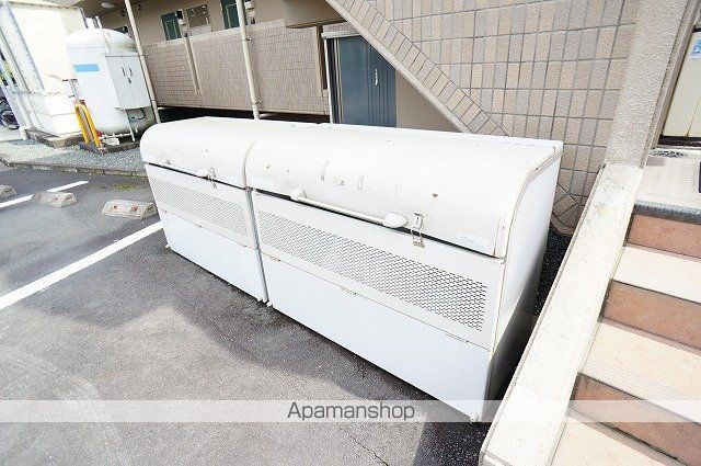 袋井市 3階建 築18年の外観写真