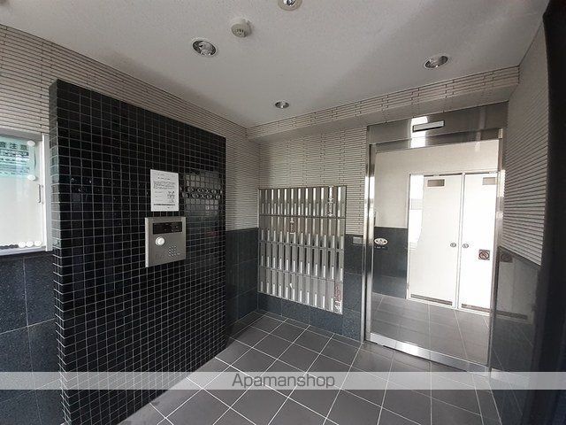 レクイアーレ大宮の玄関写真