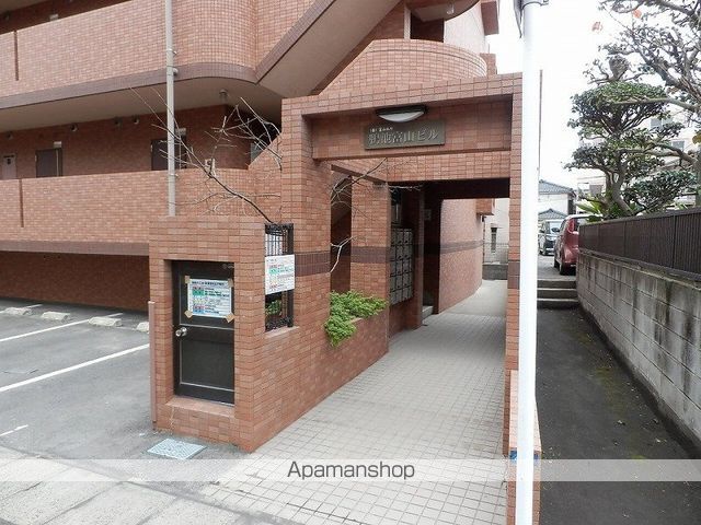 鴨池富山ビルの玄関写真