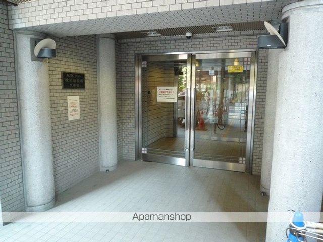 パーク・ノヴァ横浜阪東橋弐番館の玄関写真