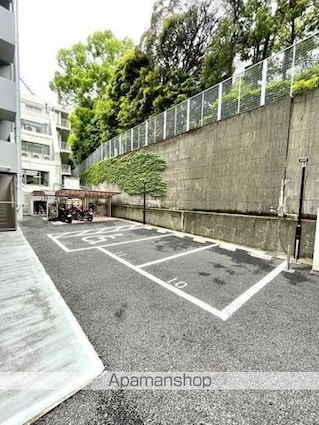 レジディア市ヶ谷Ⅱ[1K/35.19m2]の駐車場