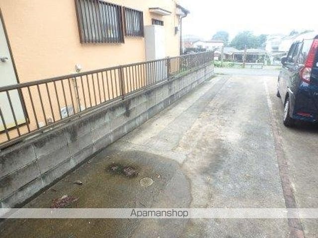 上尾市 2階建 築30年の玄関写真