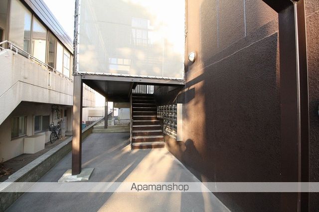 ローヤルハイツ西岡の外観写真