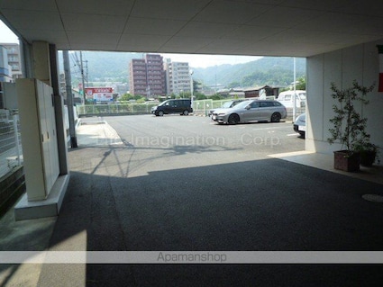 西大津ＩＳⅡ[1K/31.58m2]の駐車場