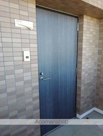 ベロウ リベルタの玄関写真