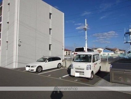 ＭＡＮＹ　ＦＩＥＬＤＳ　ＤＸ[1R/39.93m2]の駐車場