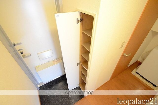 レオパレスプレミール紀ノ川[1K/23.18m2]の玄関