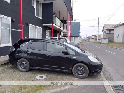 メゾンソレイユ（北都）[1LDK/27.14m2]の駐車場